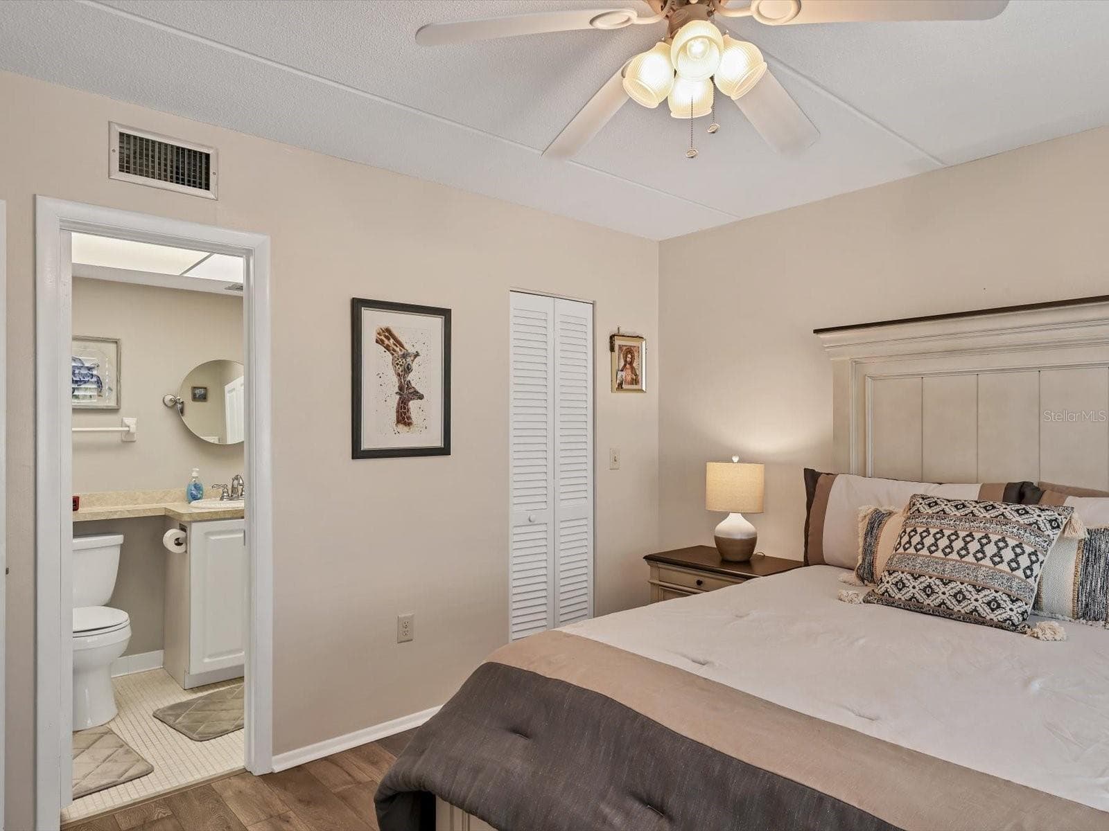 Primary bedroom - 708 TAMIAMI TRL S #105, VENICE