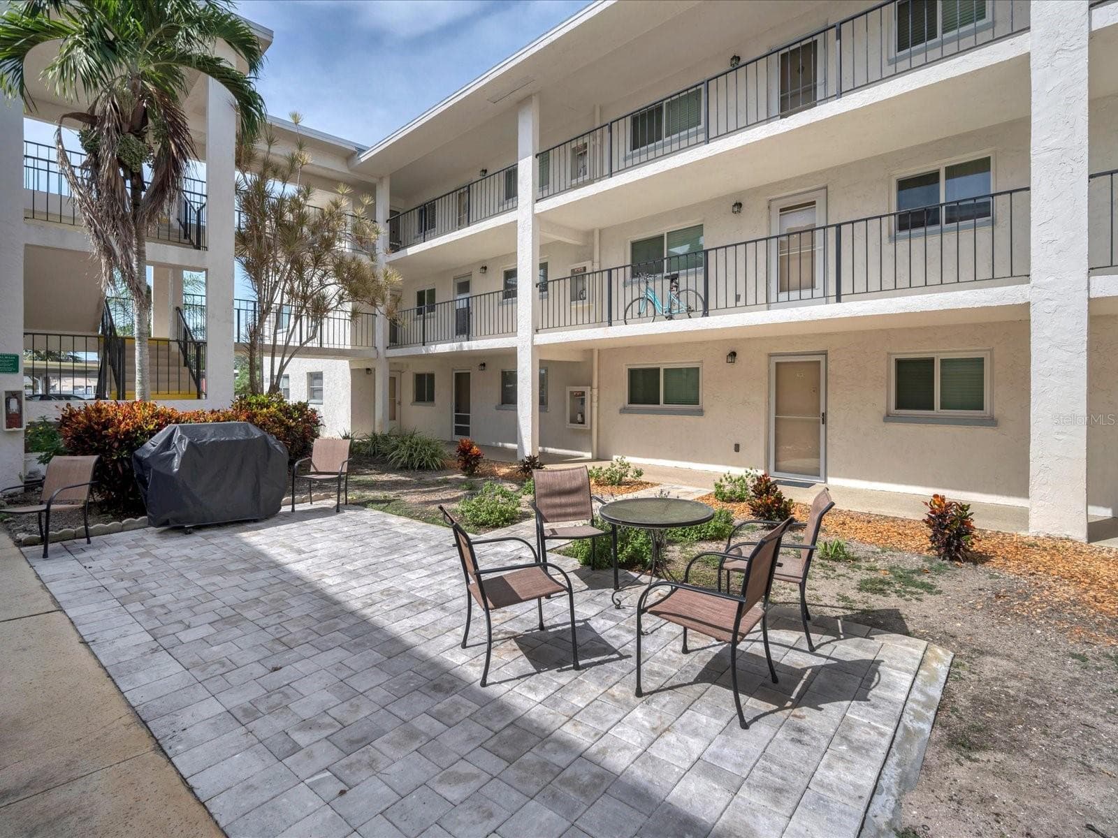 Grilling area - 708 TAMIAMI TRL S #105, VENICE