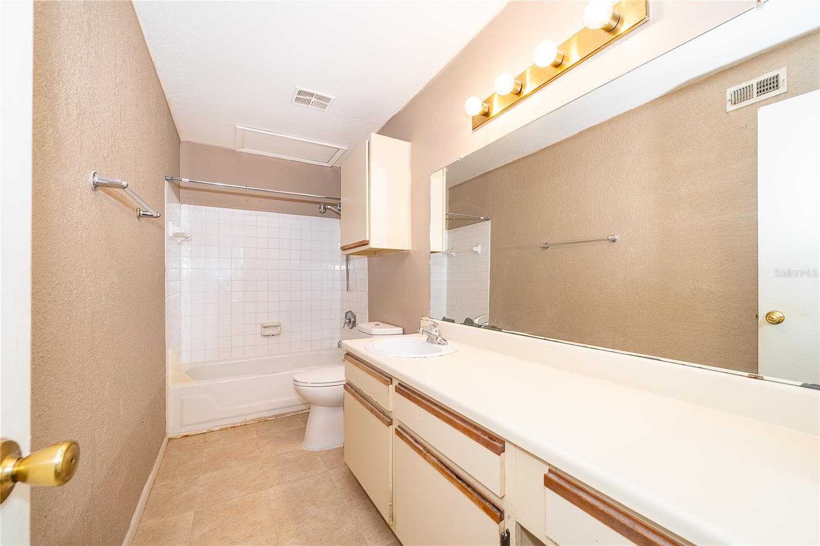 Condominium at 4367 THORNBRIAR LN #206, ORLANDO, photo 15 of 22
