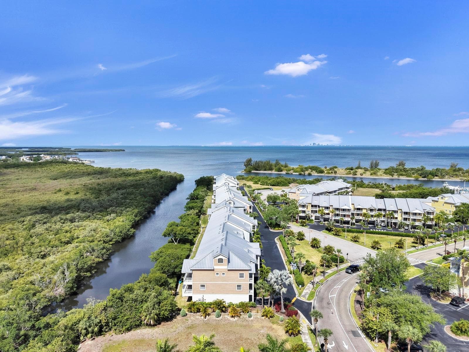 Townhouse at 3202 MANGROVE POINT DR, RUSKIN, photo 2 of 63