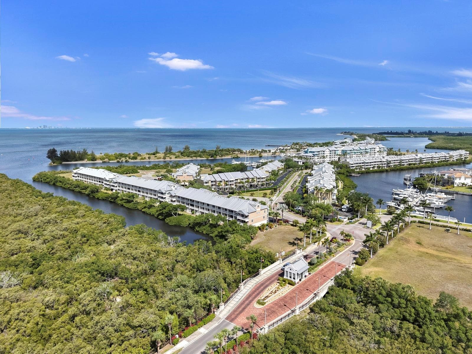 Townhouse at 3202 MANGROVE POINT DR, RUSKIN, photo 9 of 63