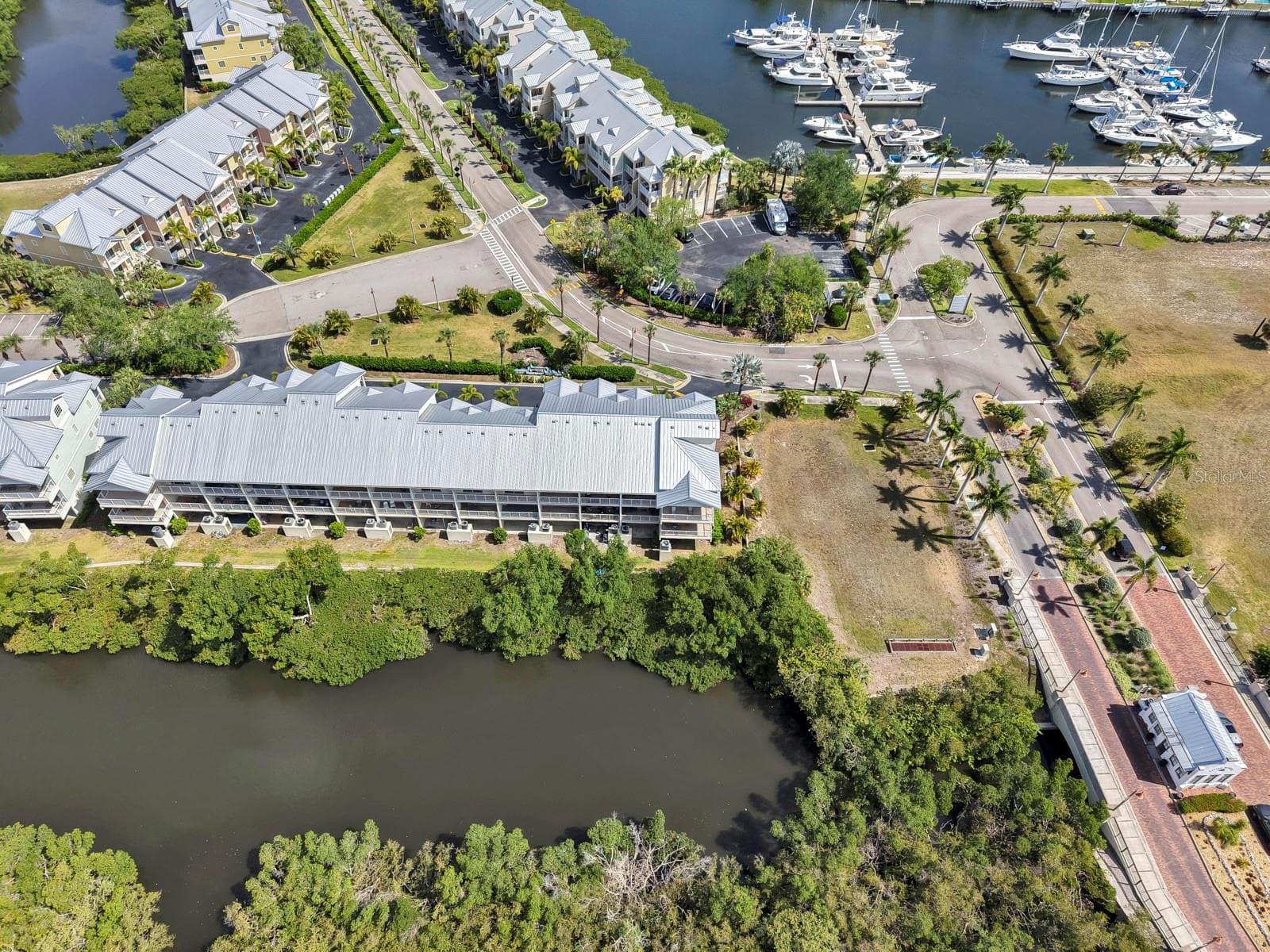 Townhouse at 3202 MANGROVE POINT DR, RUSKIN, photo 11 of 63