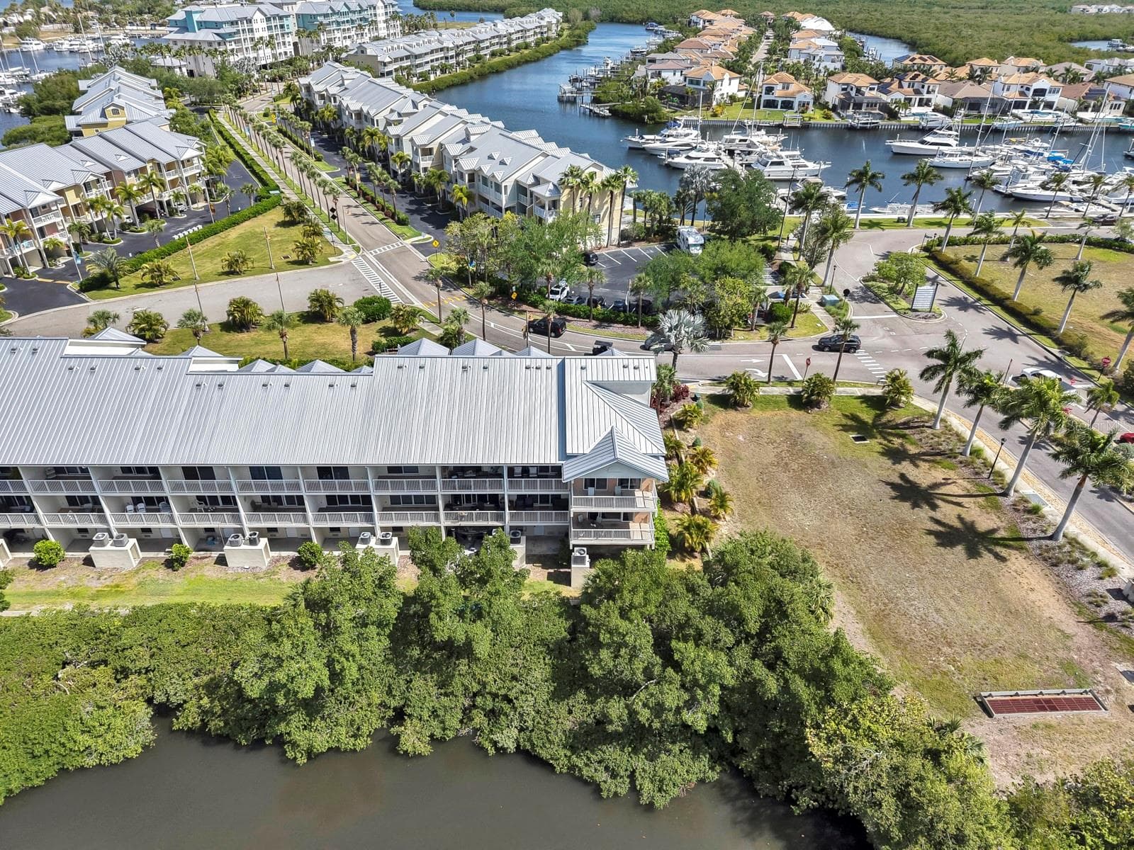Townhouse at 3202 MANGROVE POINT DR, RUSKIN, photo 12 of 63