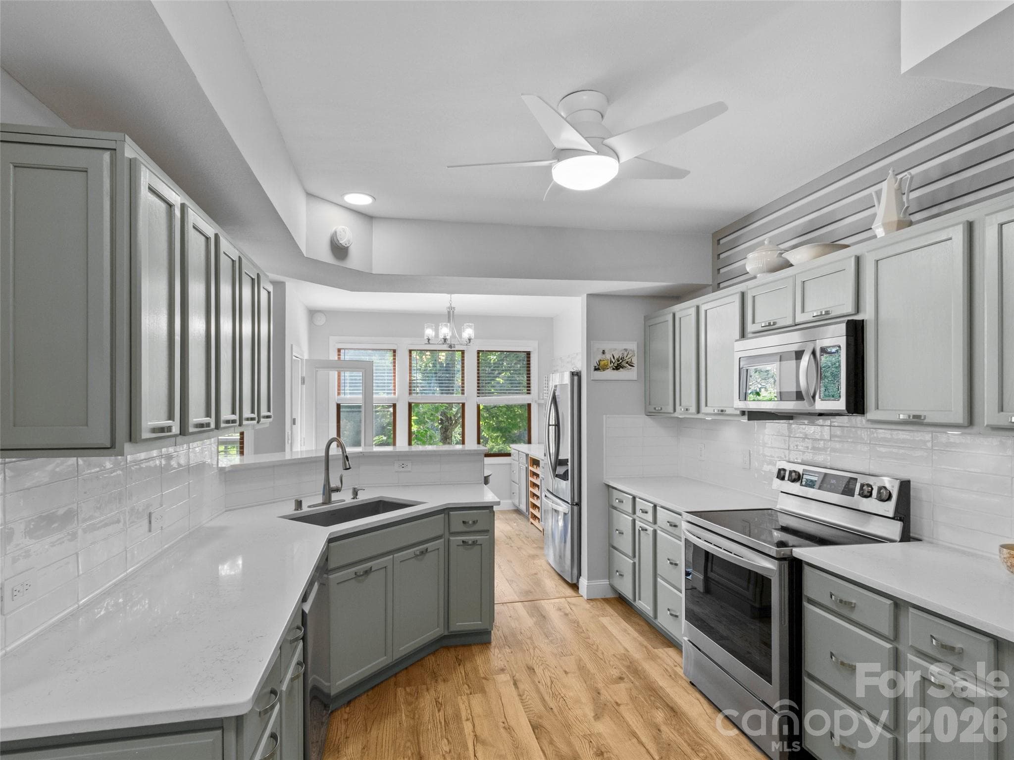 Condominium at 220 Stoney Falls Loop, Burnsville, photo 11 of 43