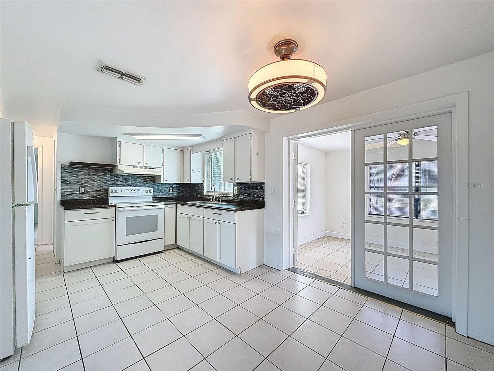 Kitchen - 4130 CRESTFIELD AVE, HOLIDAY