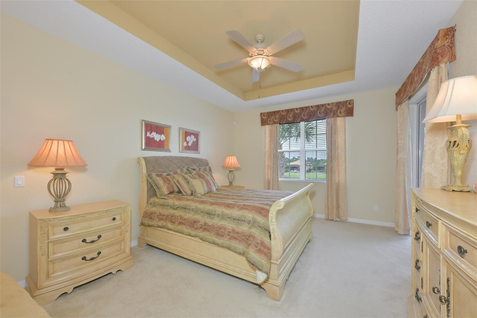Spacious main bedroom - 1330 EMERALD DUNES DR, SUN CITY CENTER