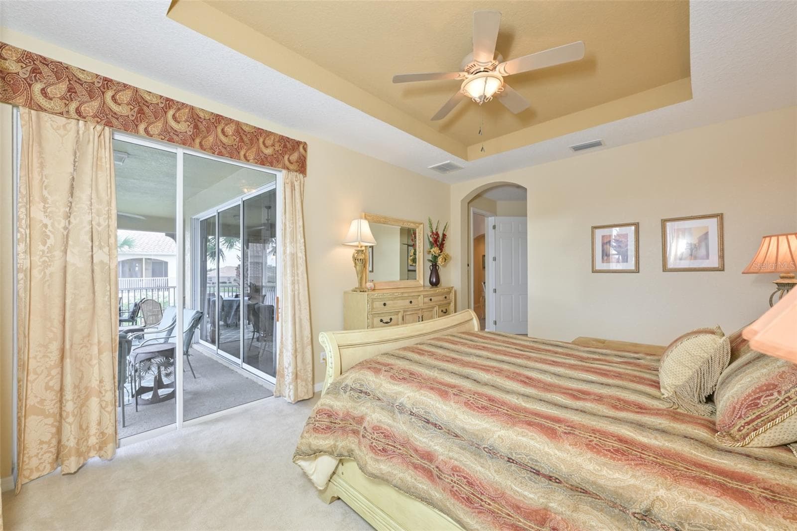 Sliding door leads out to the screened lanai - 1330 EMERALD DUNES DR, SUN CITY CENTER