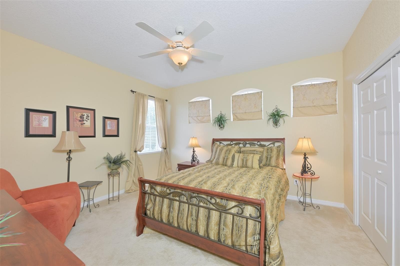 Bedroom 2 with queen bed - 1330 EMERALD DUNES DR, SUN CITY CENTER