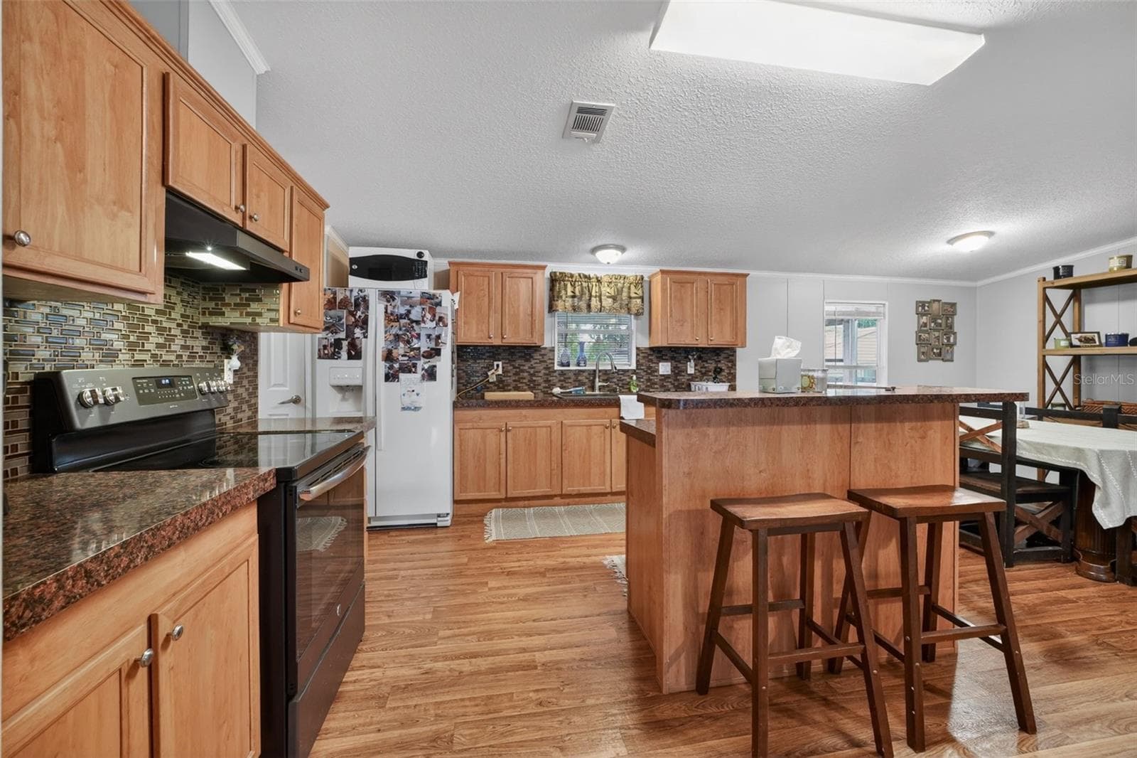 Manufactured Home at 163 WEST ST, OAK HILL, photo 2 of 28