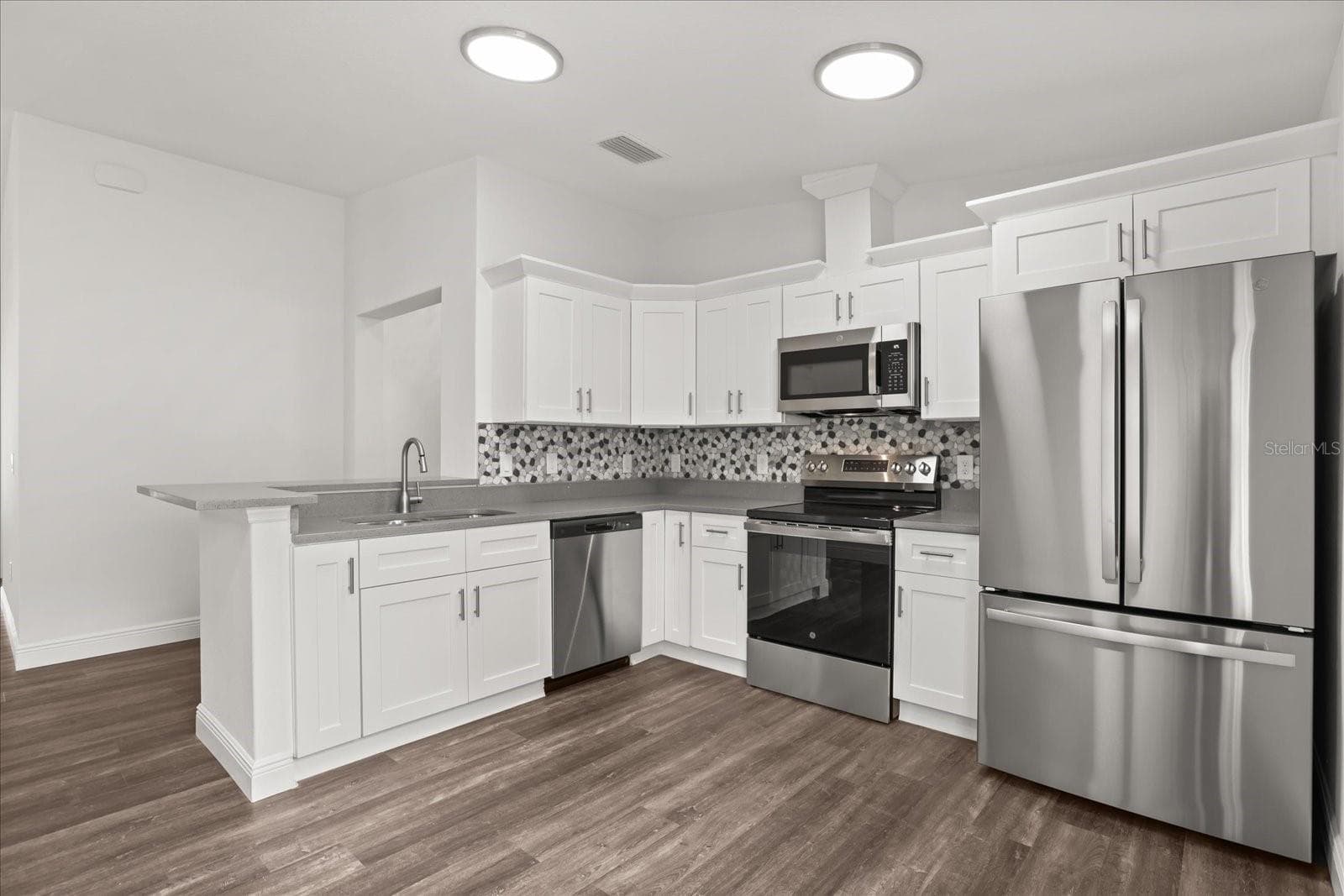Single Family Residence at 706 BEECHER ST, LEESBURG, photo 4 of 24