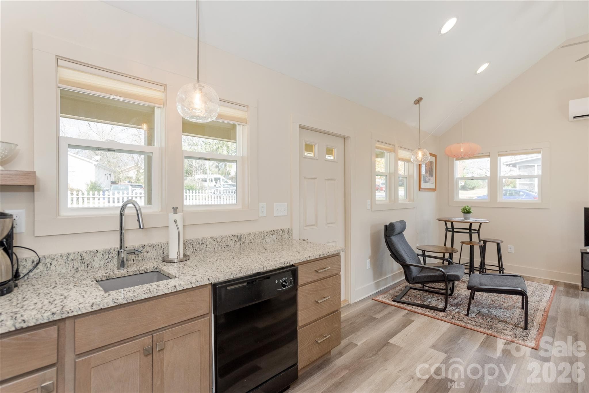 Full Kitchen - 606 Ray Avenue, Hendersonville