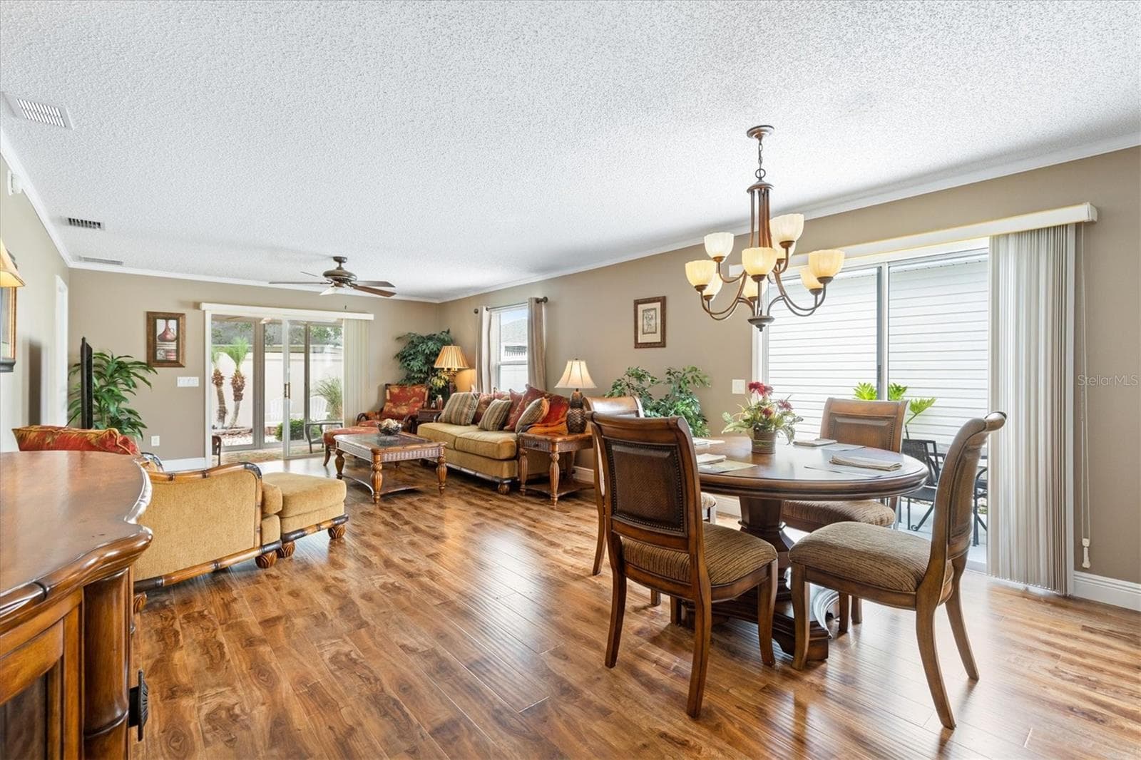 DINING AND LIVING ROOM COMBO LOOKING TOWARDS LANAI - 979 SMYRNA ST, THE VILLAGES