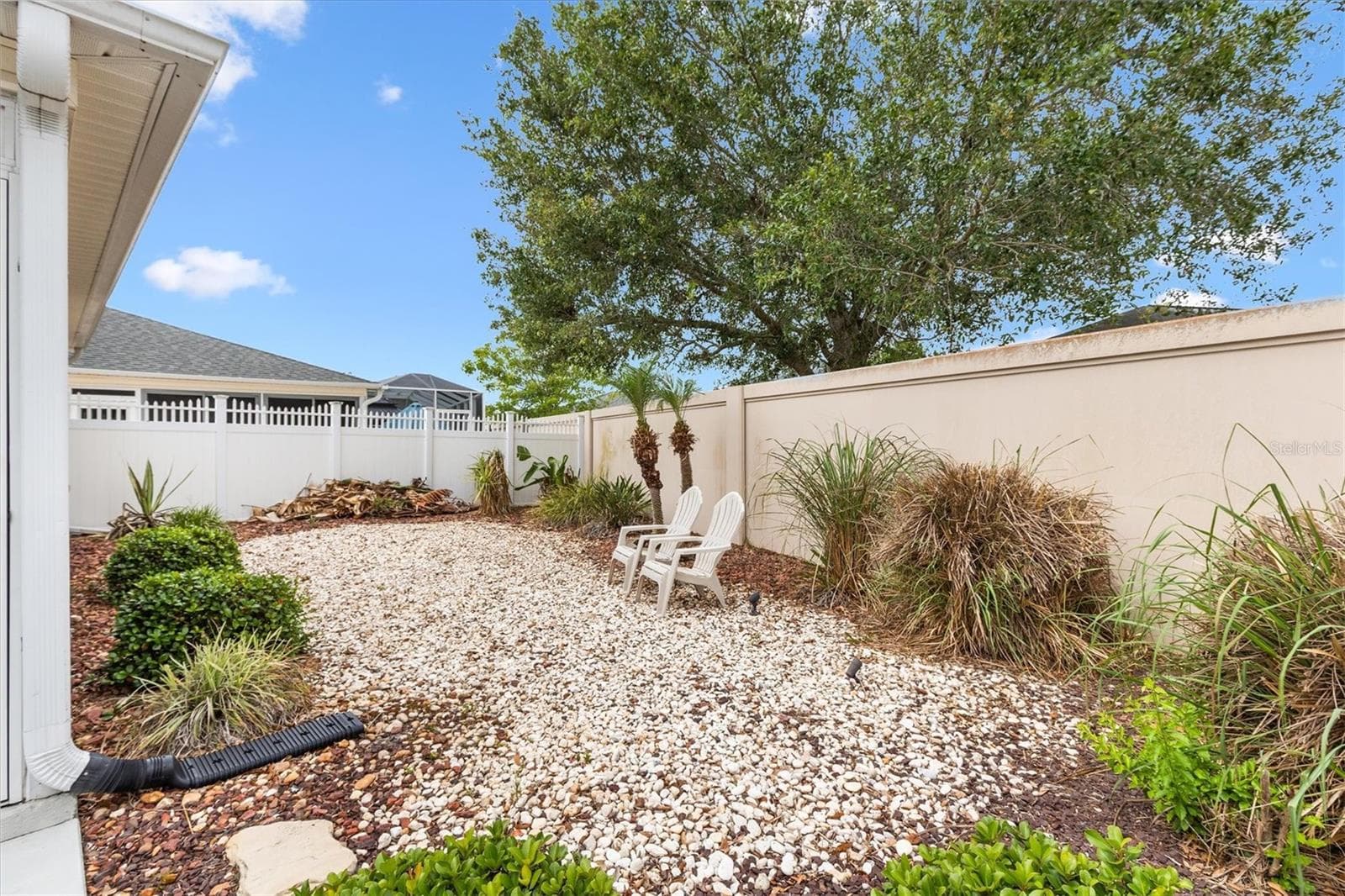 BACK YARD - LOW MAINTENACE NO GRASS - 979 SMYRNA ST, THE VILLAGES