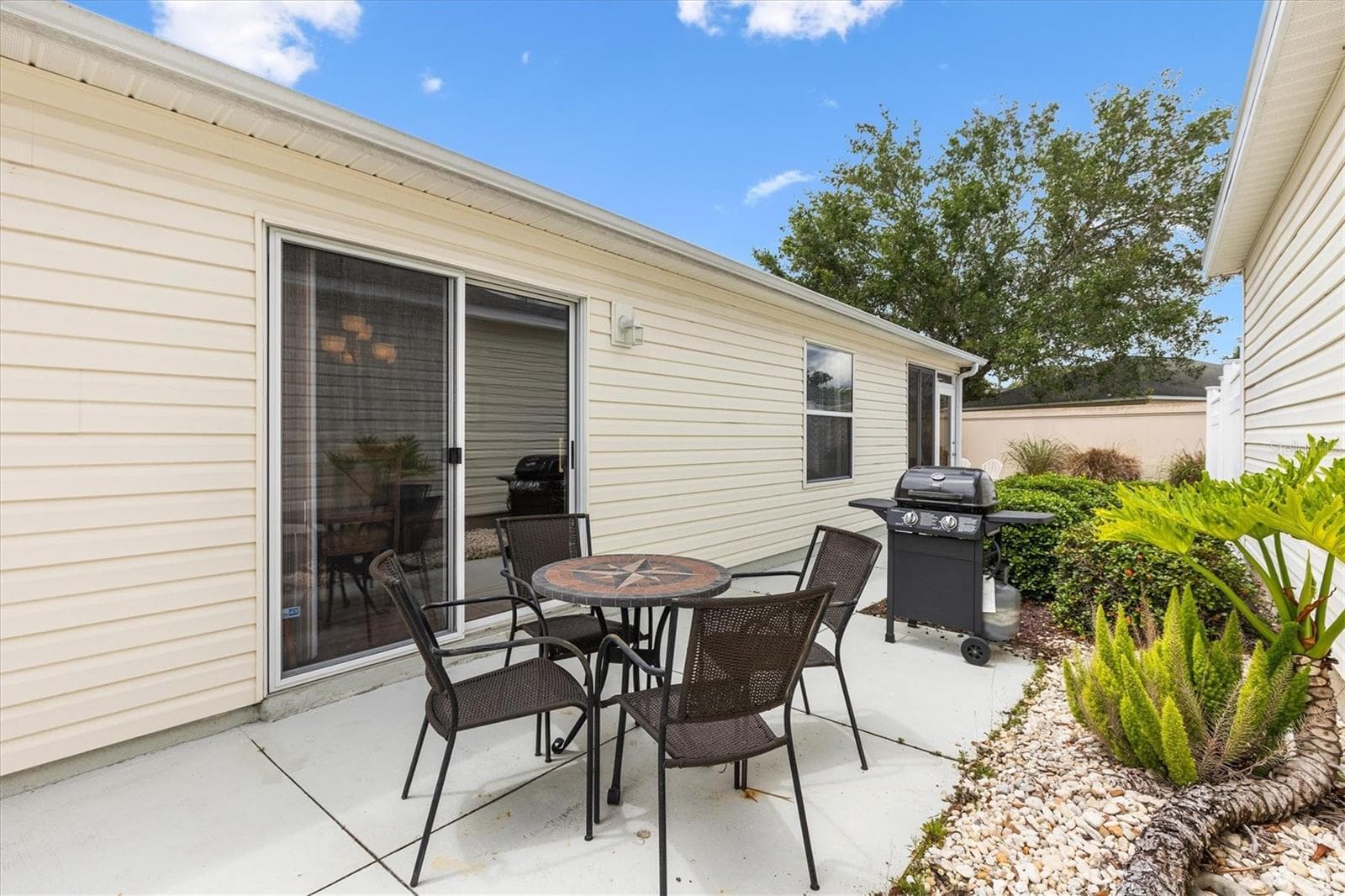 OUTDOOR GRILL AREA - 979 SMYRNA ST, THE VILLAGES
