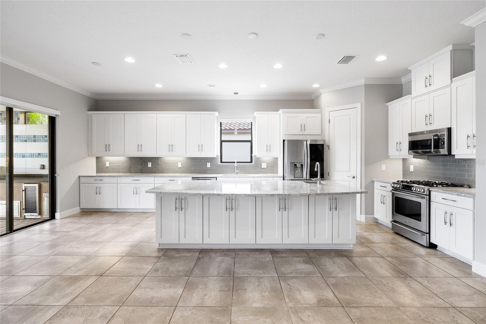Single Family Residence at 10111 CRAFTSMAN PARK WAY, PALMETTO, photo 12 of 39