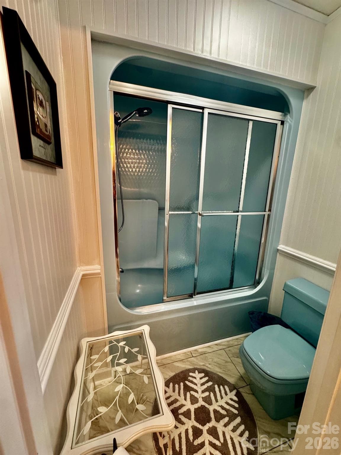 Large Full bath upstairs - 204 Brentwood Drive, Maiden