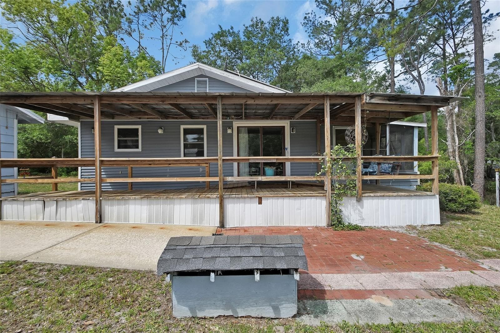 front view showing covered front porch - 25801 BLUE LAKES DR, PAISLEY