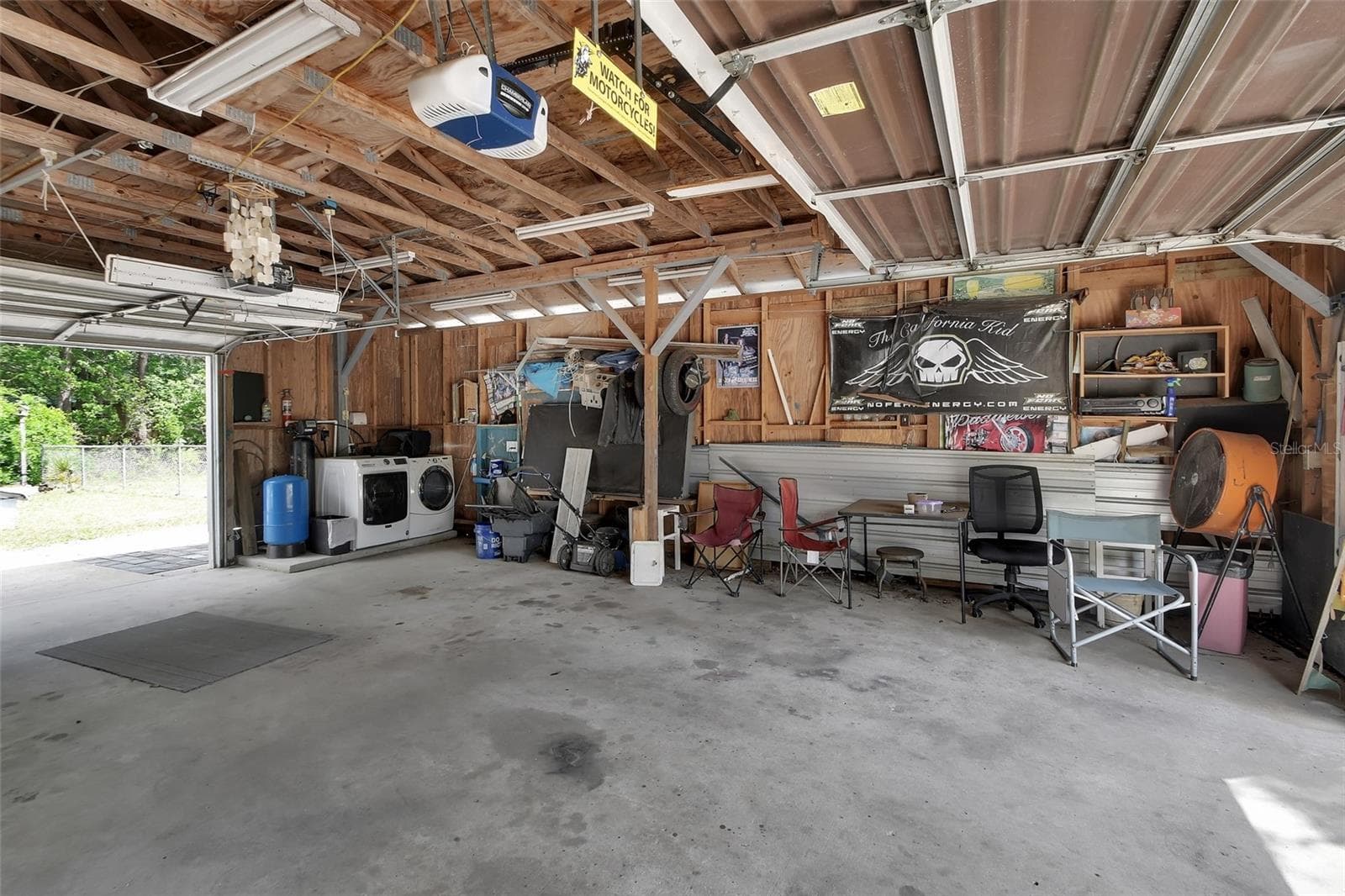 garage - 25801 BLUE LAKES DR, PAISLEY