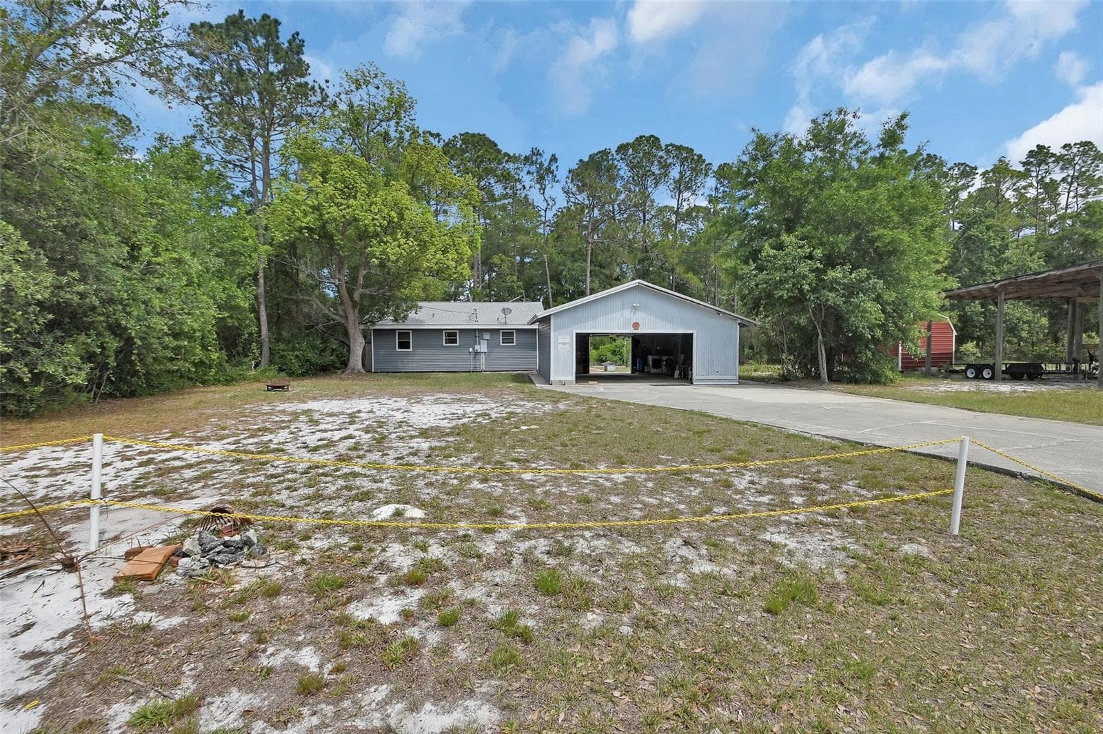 front view of home - 25801 BLUE LAKES DR, PAISLEY