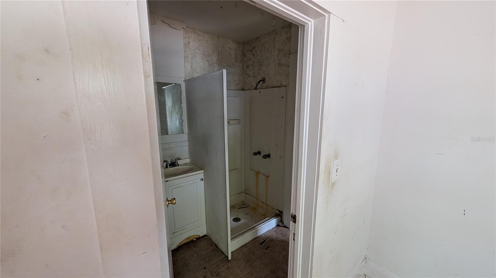 Duplex at 114 S BUNGALOW PARK AVE, TAMPA, photo 8 of 100