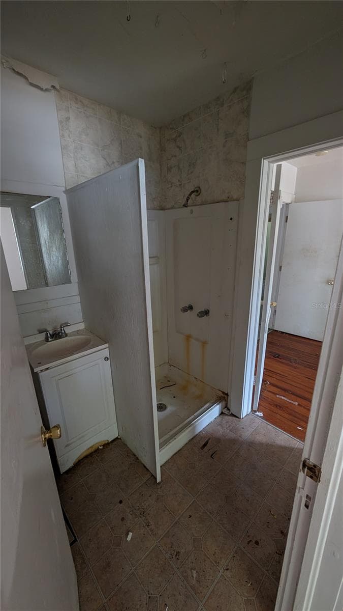 Duplex at 114 S BUNGALOW PARK AVE, TAMPA, photo 9 of 100