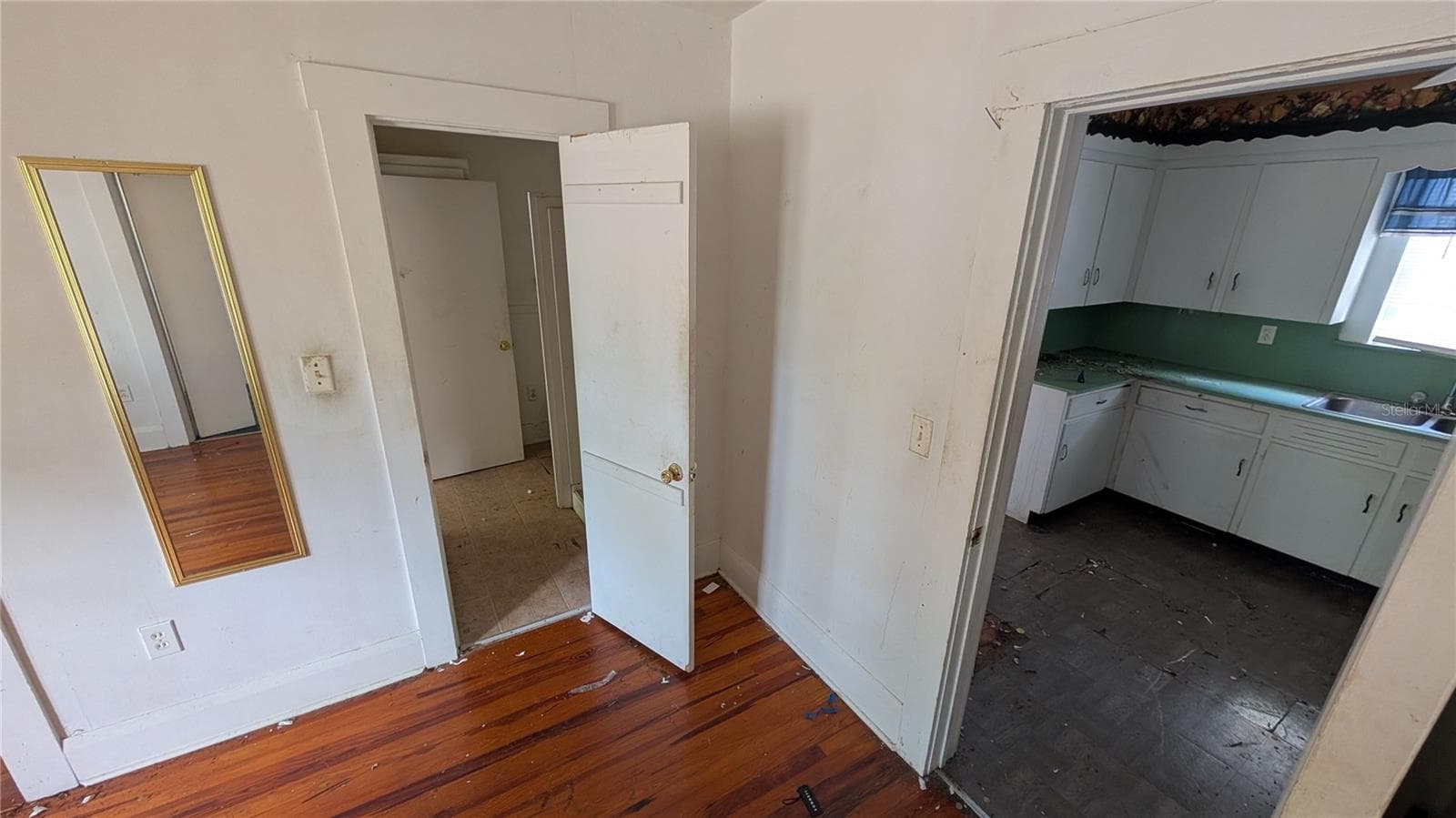 Duplex at 114 S BUNGALOW PARK AVE, TAMPA, photo 15 of 100