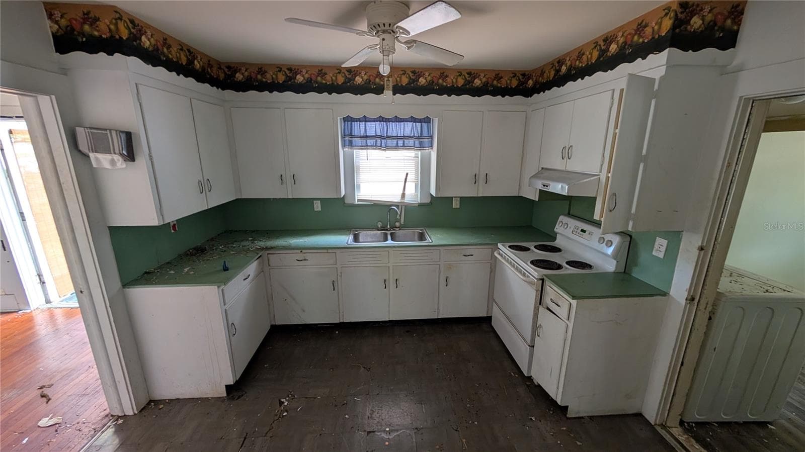 Duplex at 114 S BUNGALOW PARK AVE, TAMPA, photo 23 of 100