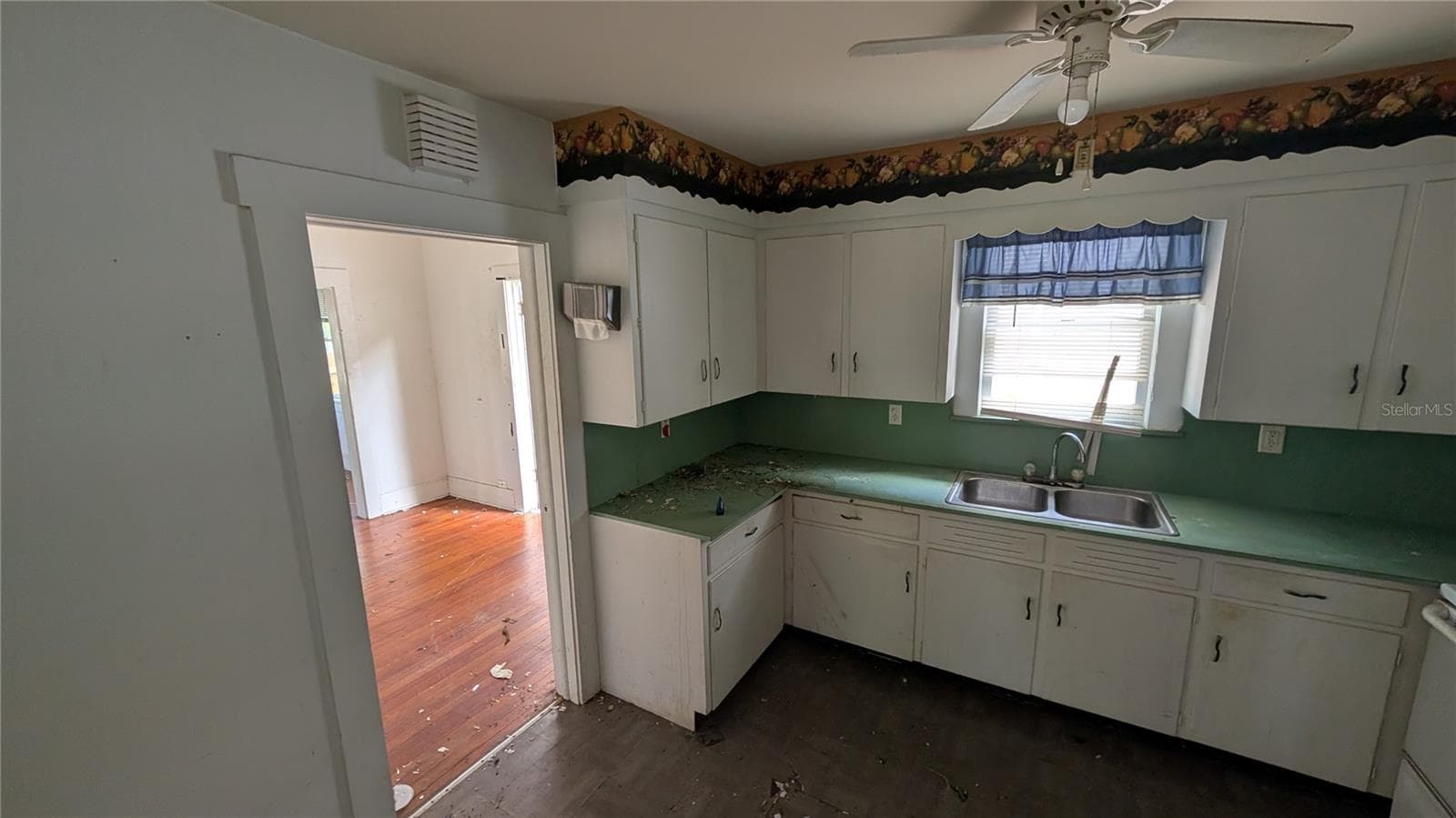 Duplex at 114 S BUNGALOW PARK AVE, TAMPA, photo 24 of 100