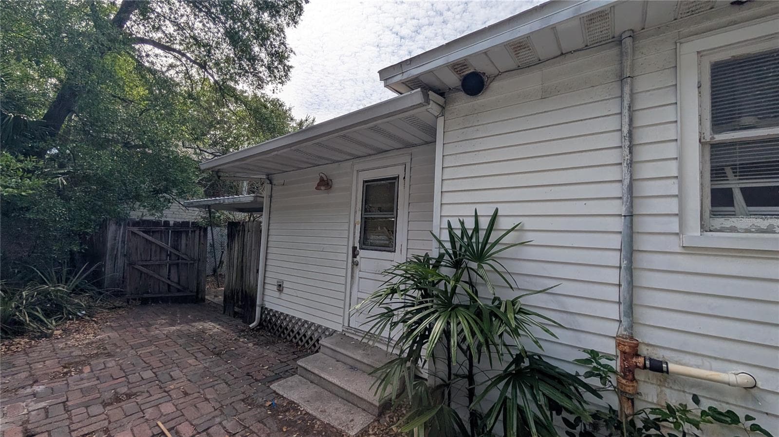 Duplex at 114 S BUNGALOW PARK AVE, TAMPA, photo 35 of 100