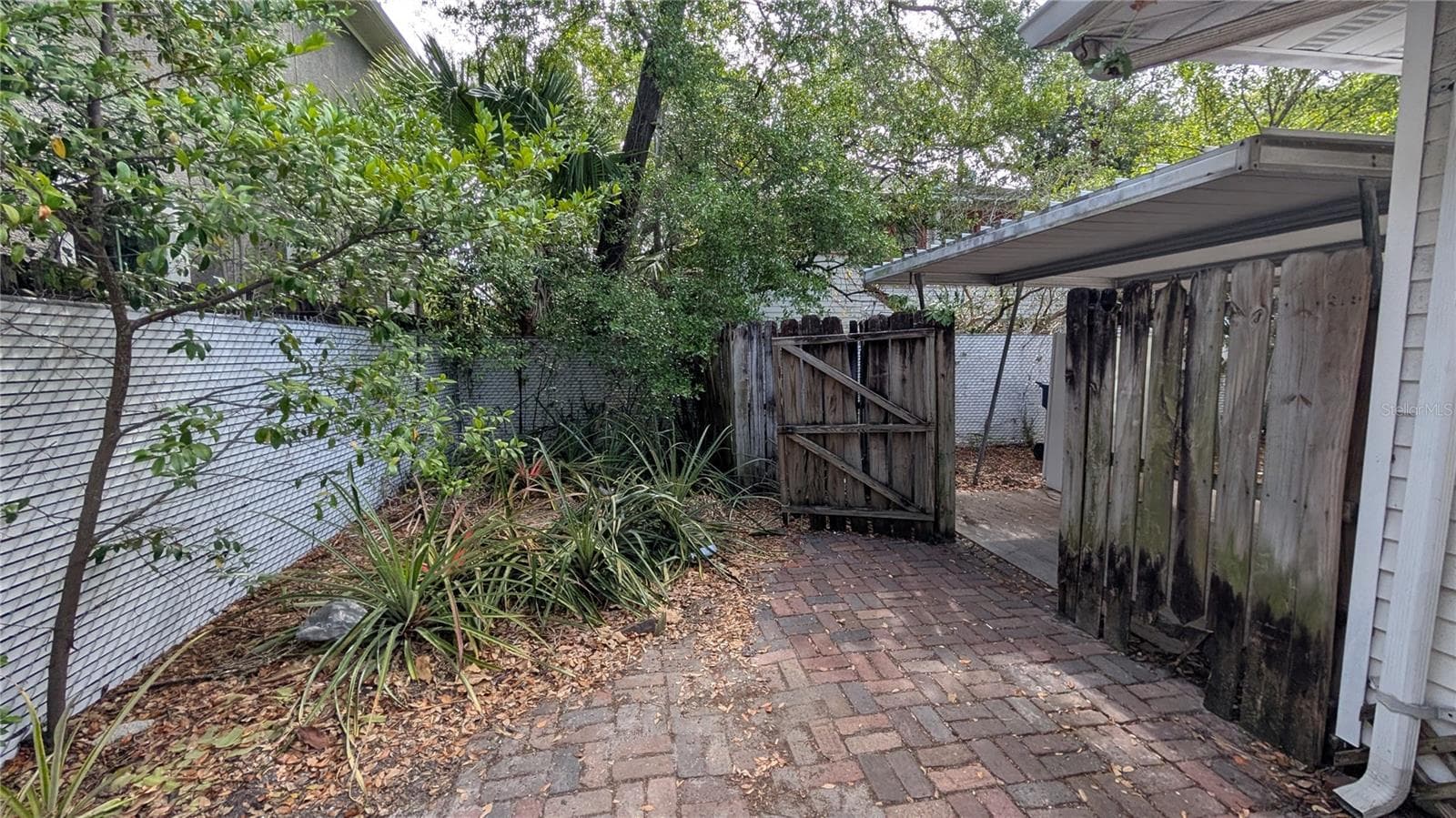 Duplex at 114 S BUNGALOW PARK AVE, TAMPA, photo 37 of 100