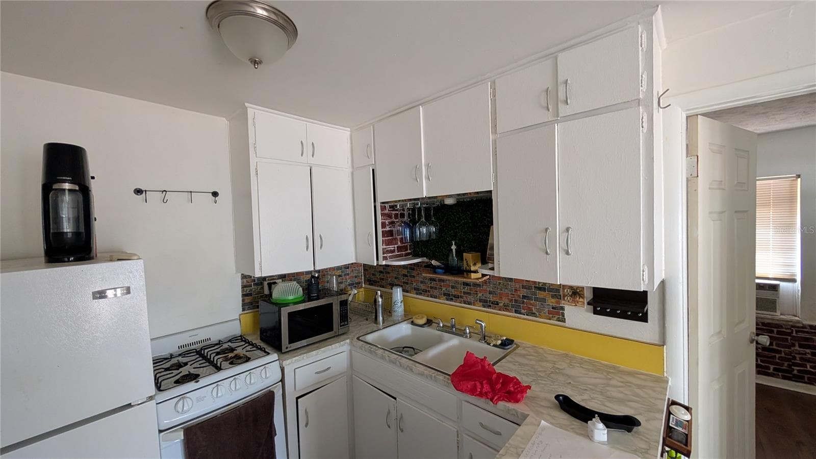 Duplex at 114 S BUNGALOW PARK AVE, TAMPA, photo 51 of 100