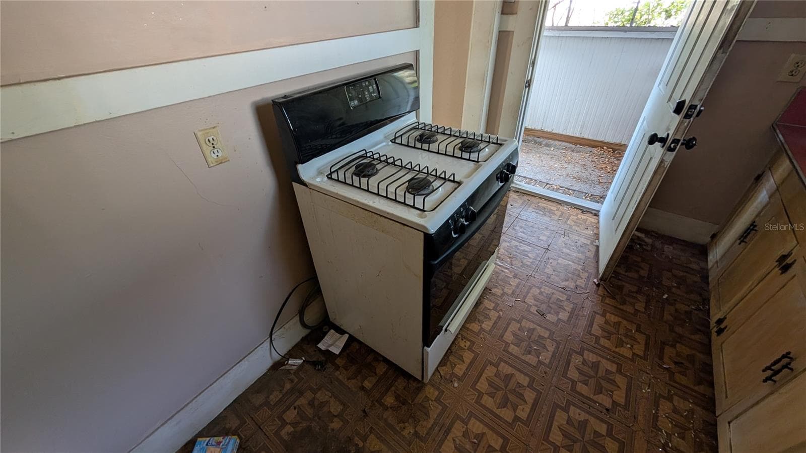 Duplex at 114 S BUNGALOW PARK AVE, TAMPA, photo 68 of 100