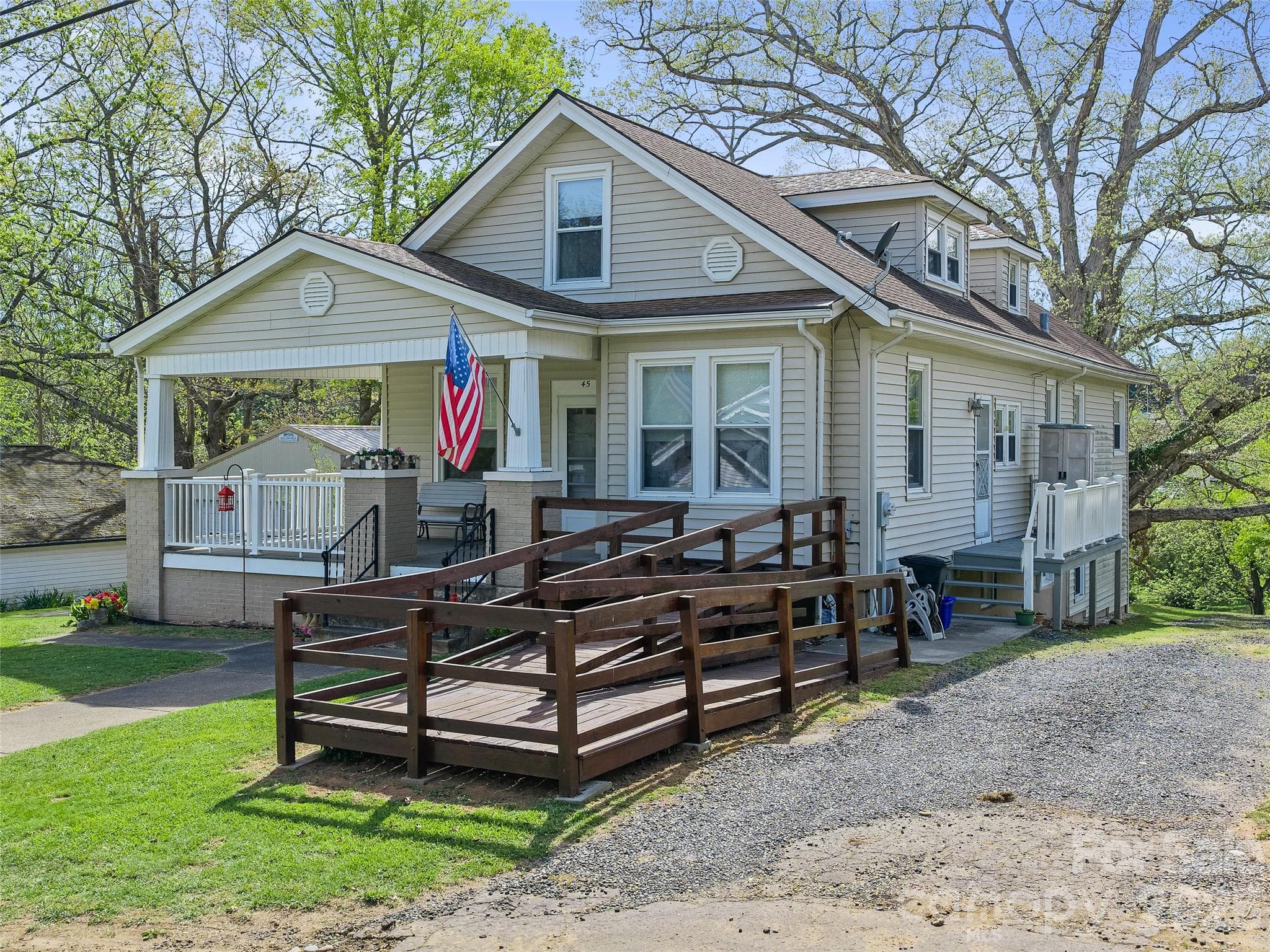 Welcome to 45 Summit St! - Burnsville
