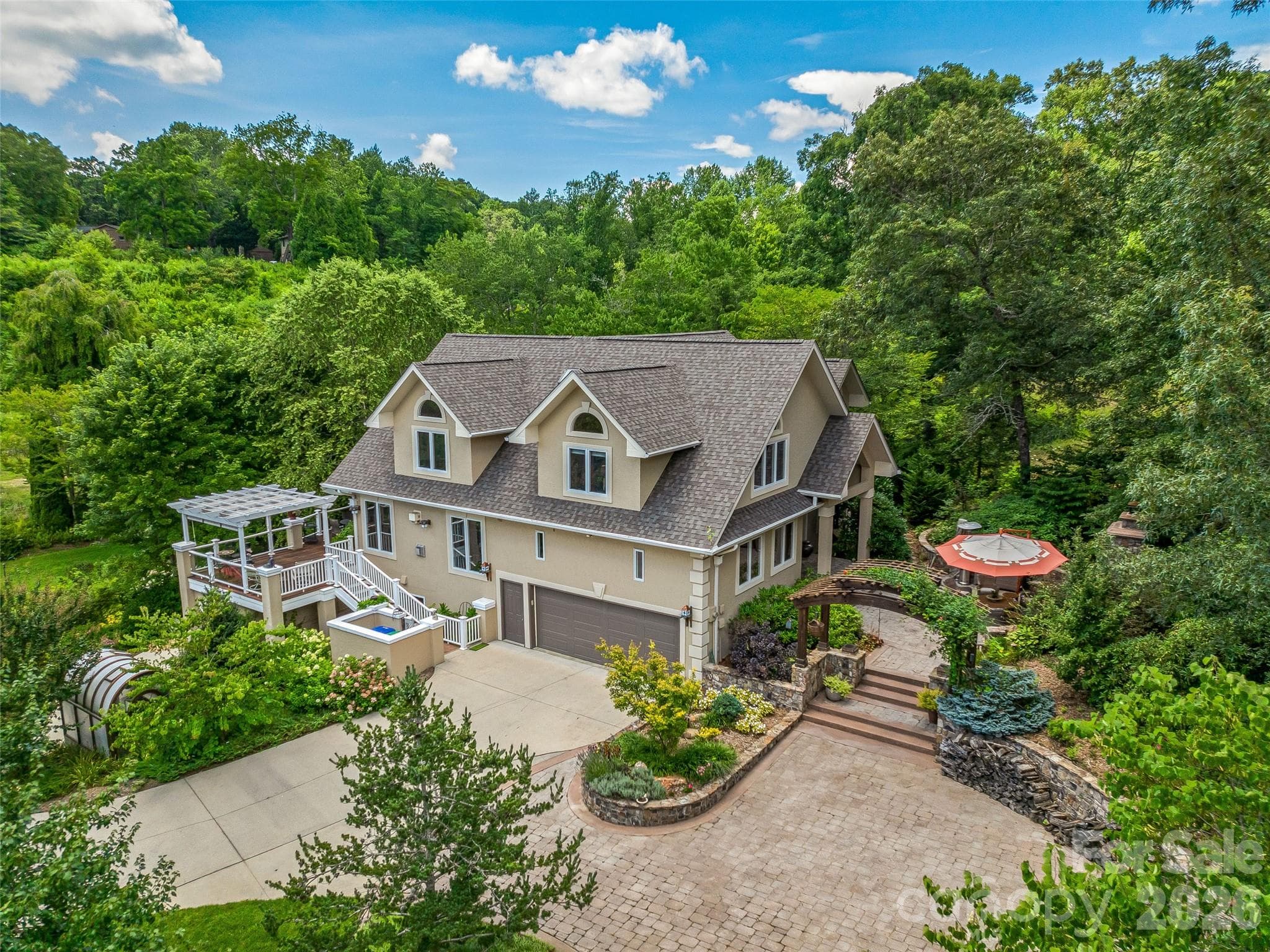 212 S Plains Drive