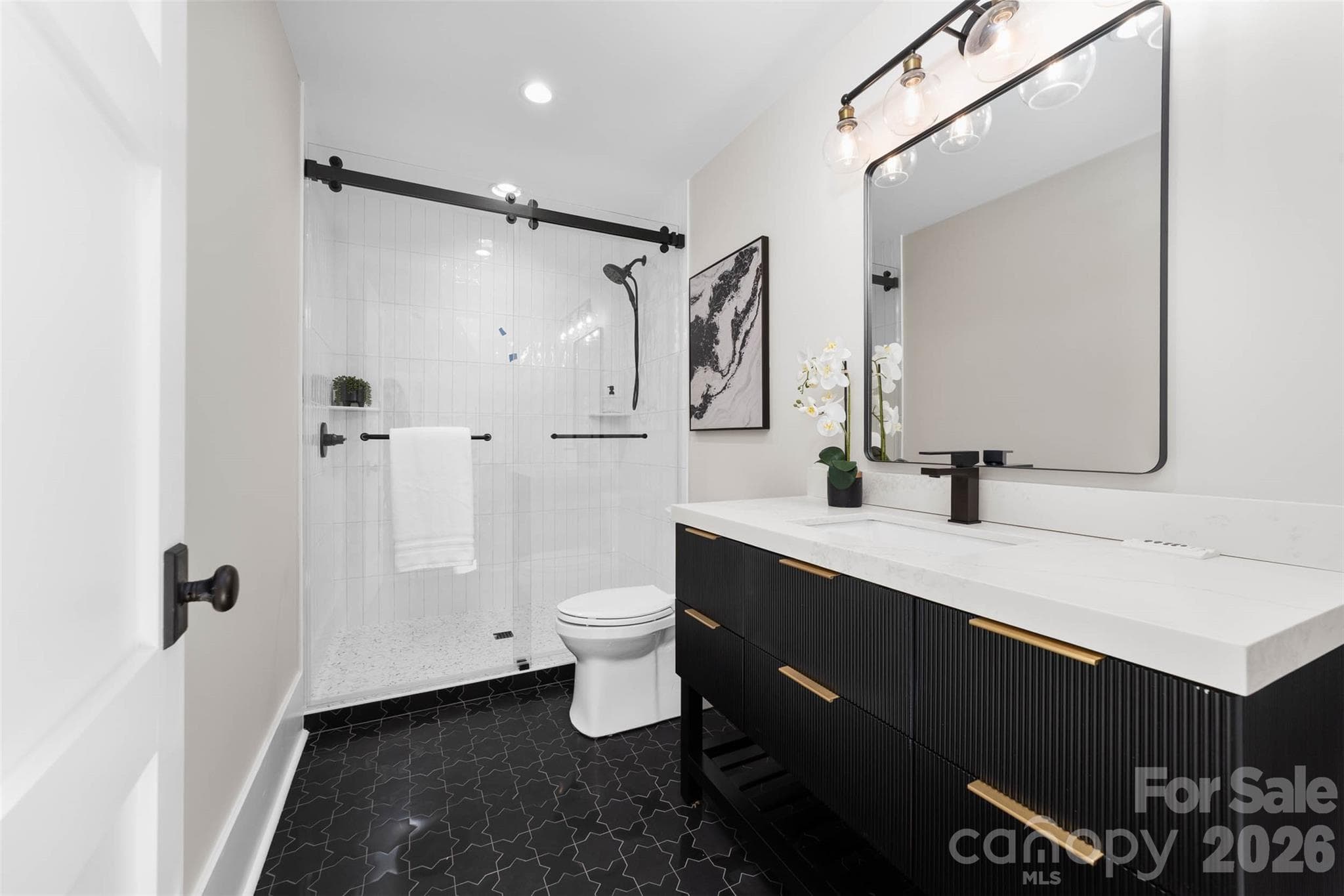 Third floor ensuite bathroom - 216 Walnut Street, Davidson