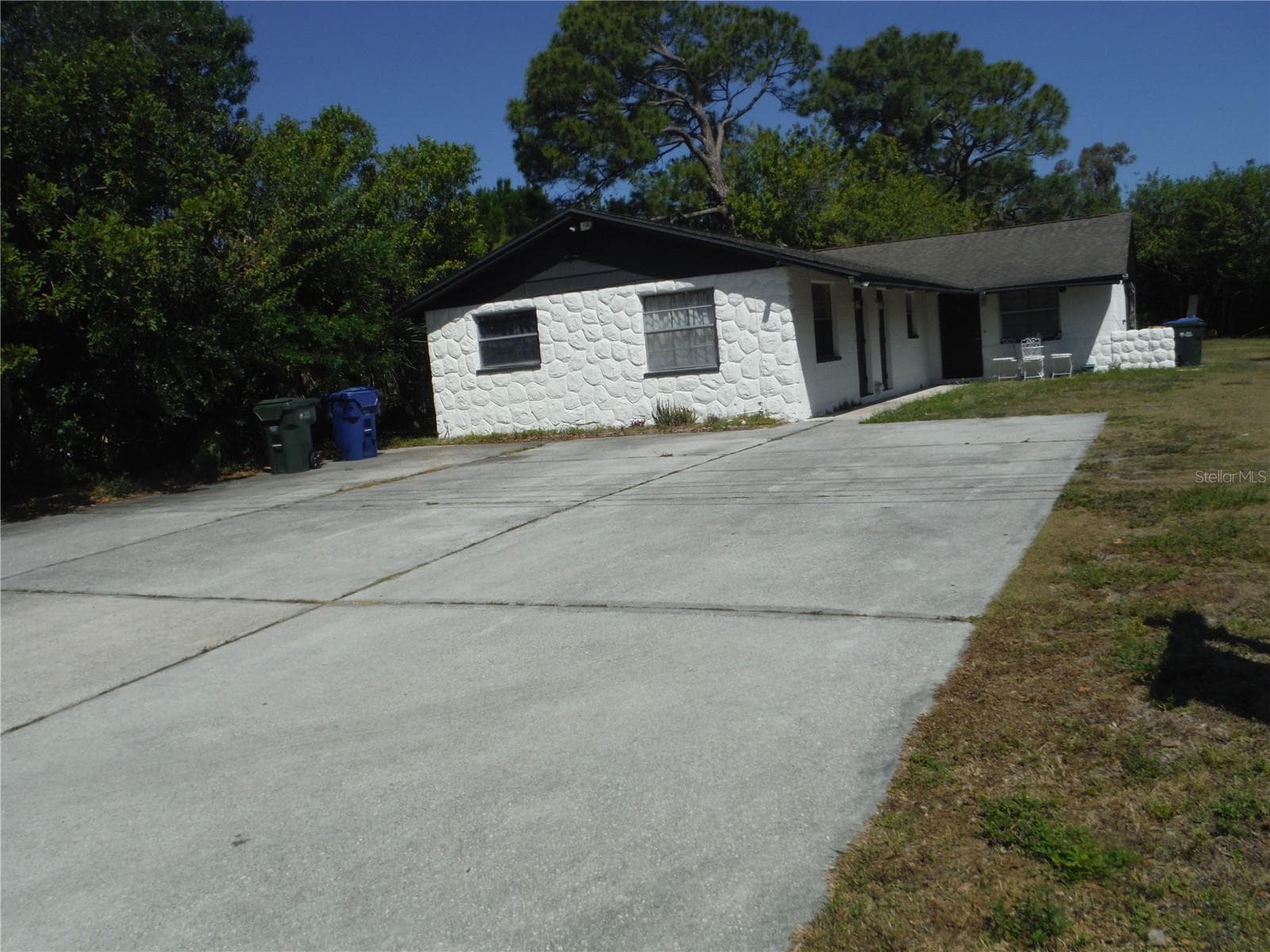 Duplex at 118 LAKE AVE SE, LARGO, photo 2 of 26
