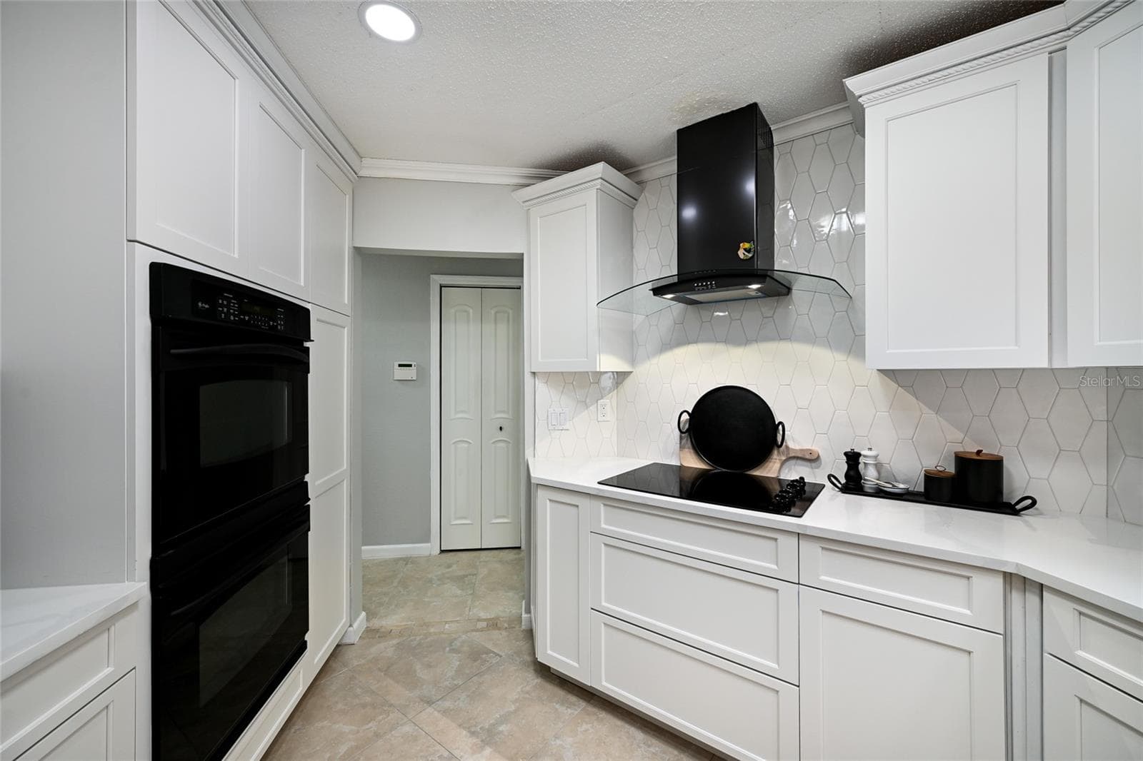 Single Family Residence at 430 BIRD KEY DR, SARASOTA, photo 14 of 46