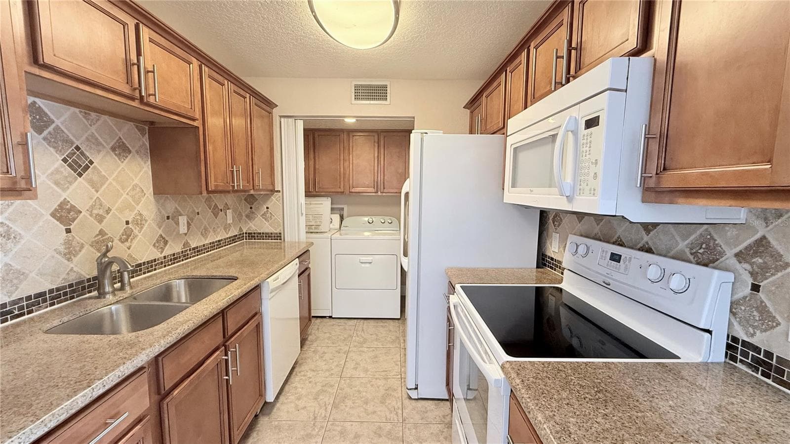 Condominium at 524 ORANGE DR #11, ALTAMONTE SPRINGS, photo 5 of 27