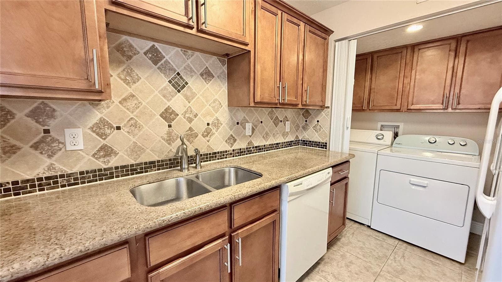 Condominium at 524 ORANGE DR #11, ALTAMONTE SPRINGS, photo 6 of 27