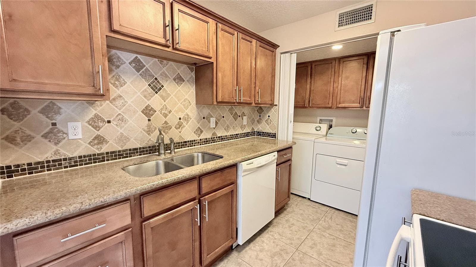 Condominium at 524 ORANGE DR #11, ALTAMONTE SPRINGS, photo 7 of 27
