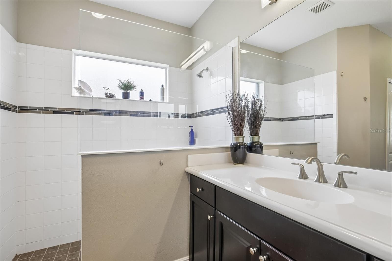Single Family Residence at 12307 WHISPER LAKE DR, BRADENTON, photo 16 of 35