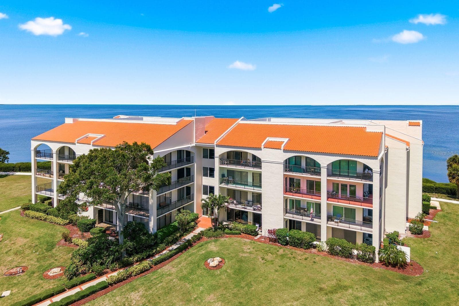 302 MARINER DR #302