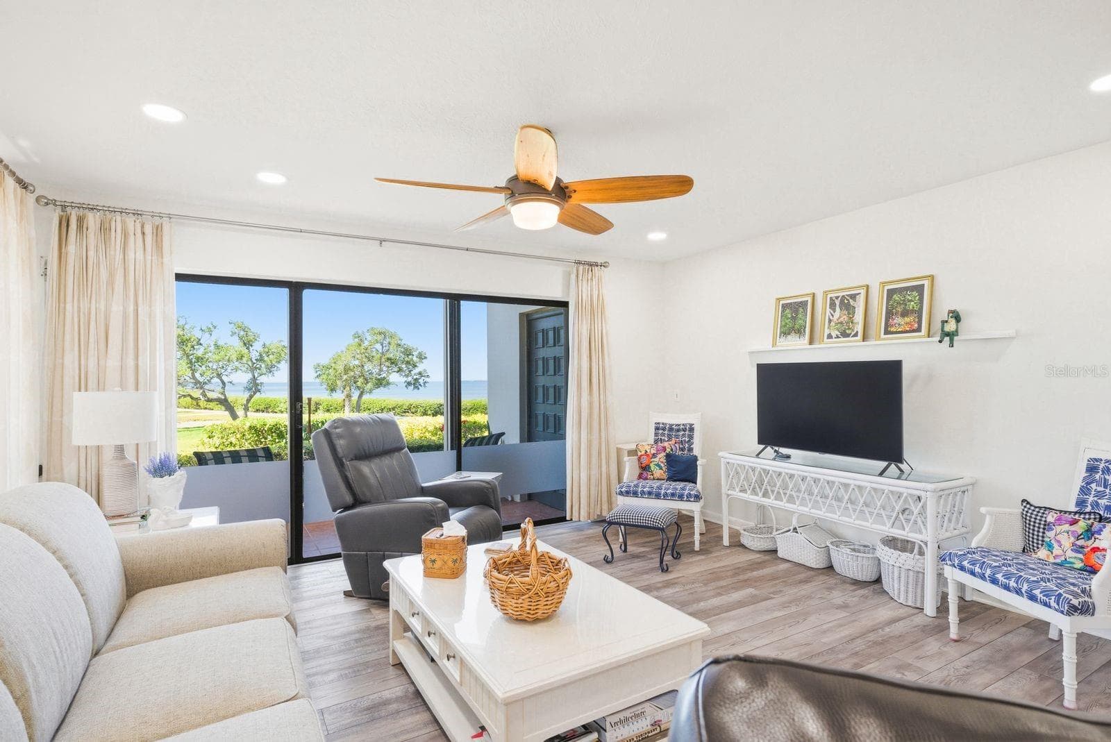 Living Room with Water Views - 302 MARINER DR #302, TARPON SPRINGS
