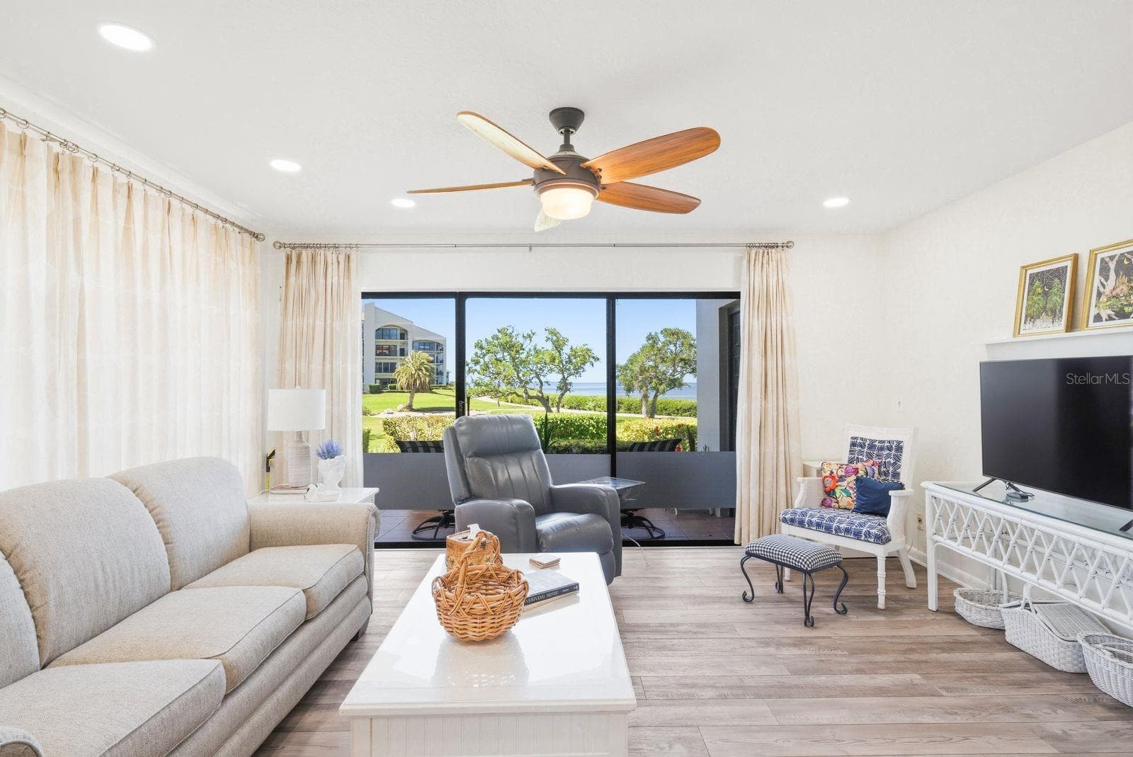 Living Room with Water Views - 302 MARINER DR #302, TARPON SPRINGS