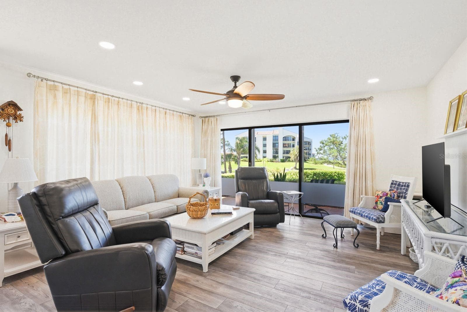 Living Room with Water Views - 302 MARINER DR #302, TARPON SPRINGS