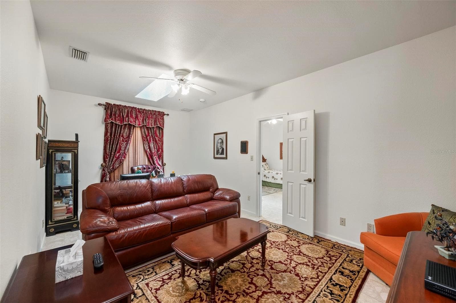 IN-LAW SUITE WITH LIVING ROOM, BEDROOM AND EN-SUITE - 1105 YORKSHIRE ST, PORT CHARLOTTE