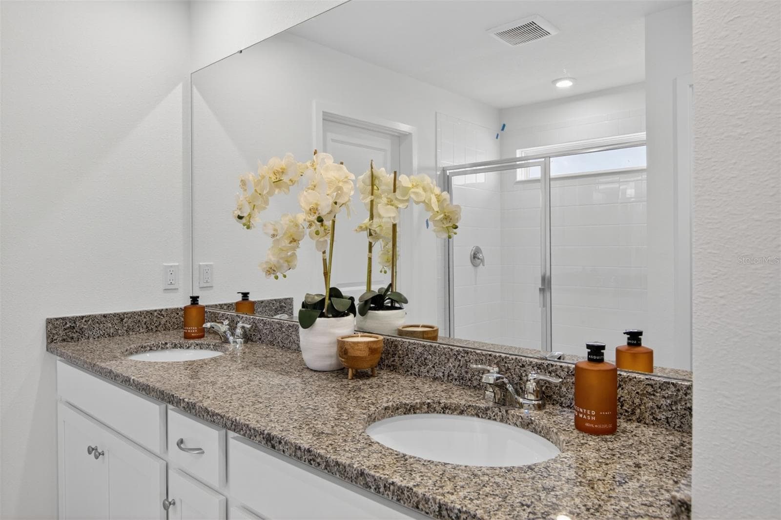 Rainwood Grayton Model Primary Bathroom - 345 FREE RANGE DR, GROVELAND