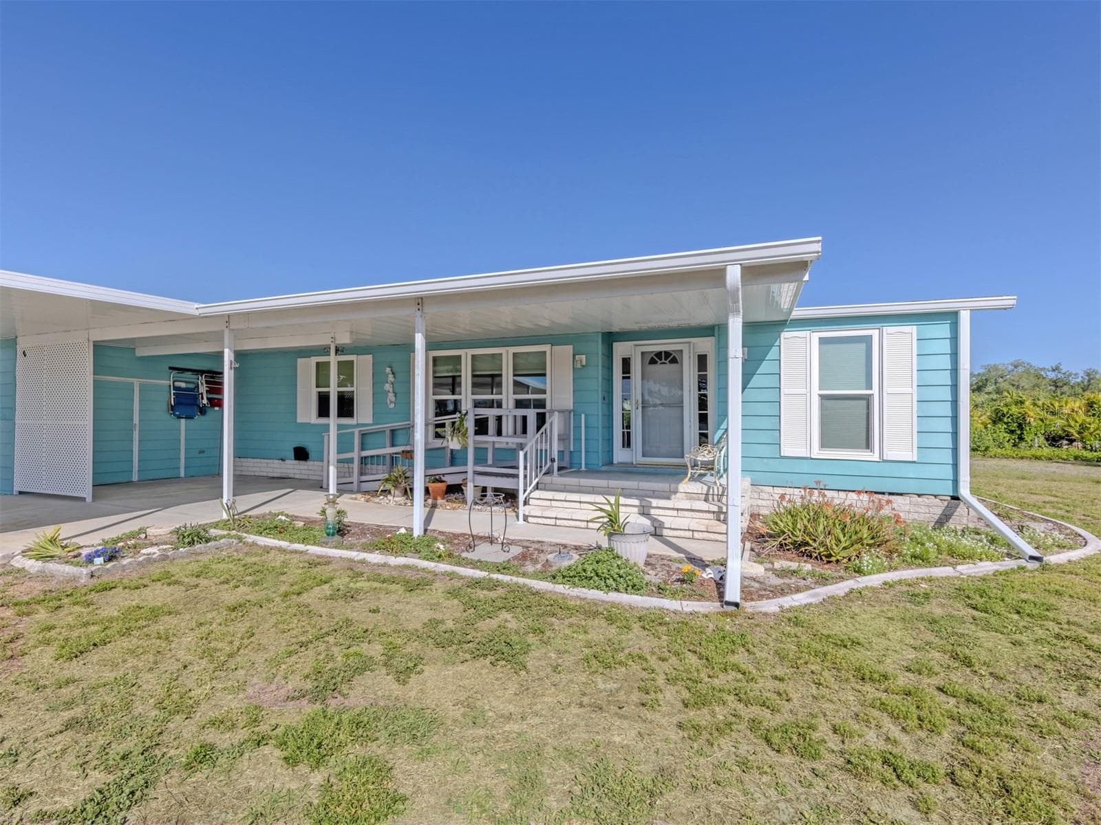 Front - 592 PORTSIDE DR, NORTH PORT