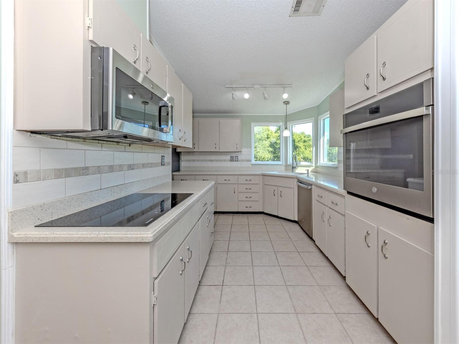 Kitchen - 592 PORTSIDE DR, NORTH PORT