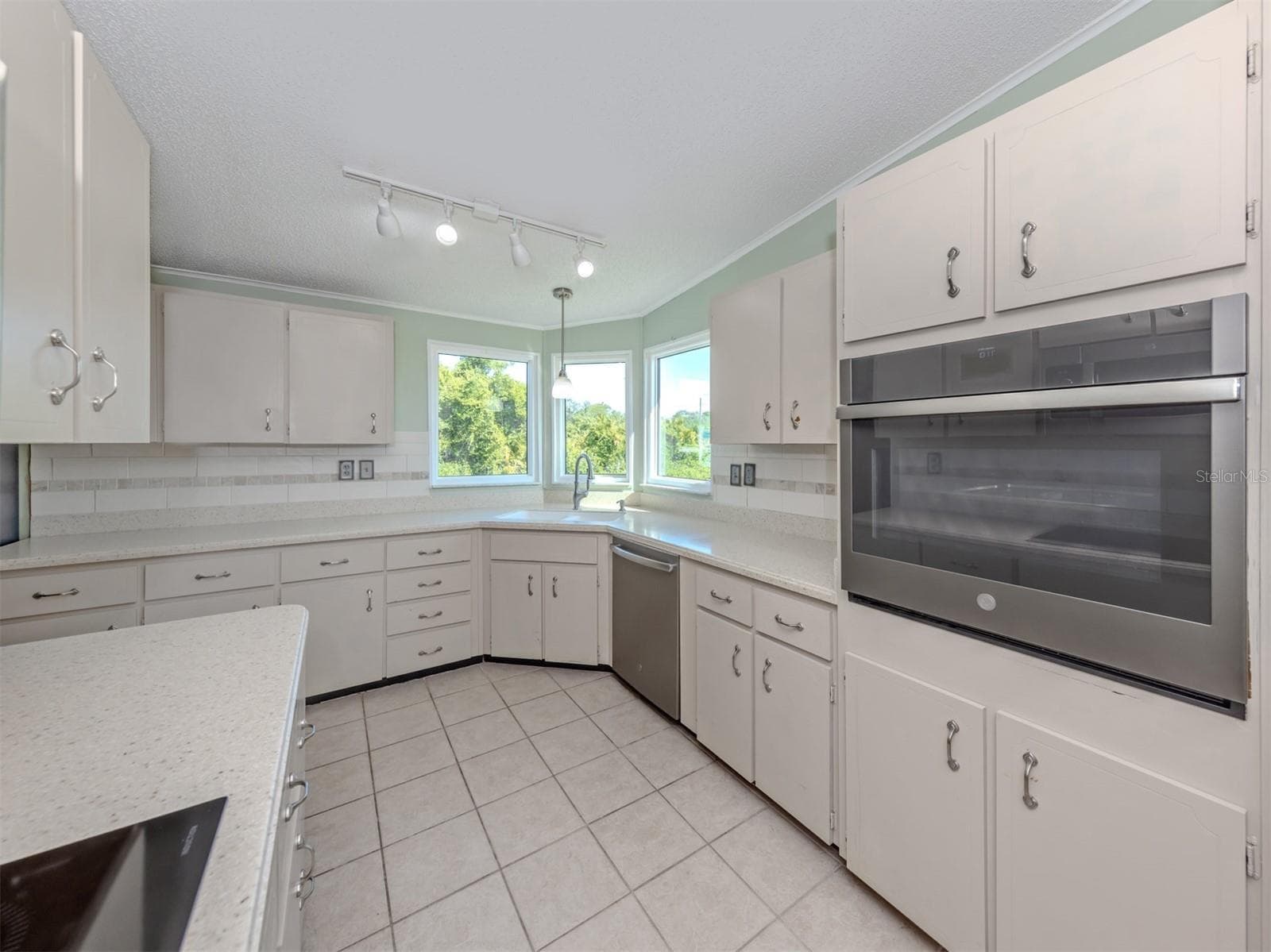 Kitchen - 592 PORTSIDE DR, NORTH PORT